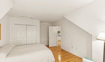 13 Laurel Hill Ct 13, Bourne, MA 02532