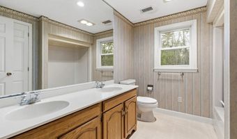 95 Hitching Post Ln, Bedford, NH 03110