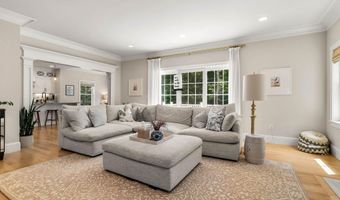 32 Settlers Ct, Bedford, NH 03110