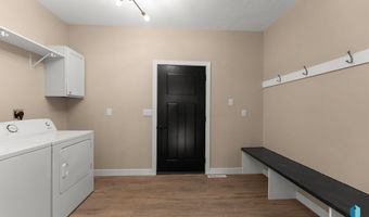 813 E Heatherwood Dr, Brandon, SD 57005
