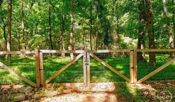354 E Creek Bnd, Athens, GA 30605