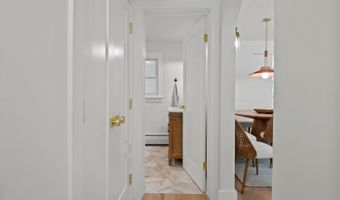 8 Knight St, Falmouth, ME 04105