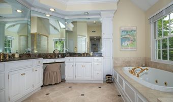 52 S Twin Pond Ln, New Canaan, CT 06840