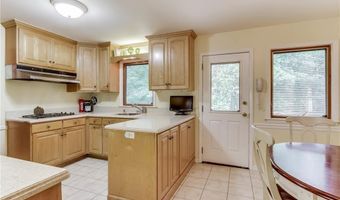 6 Potter Ln, Airmont, NY 10901