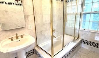 9 Birch Hill Rd, Albany, NY 12211