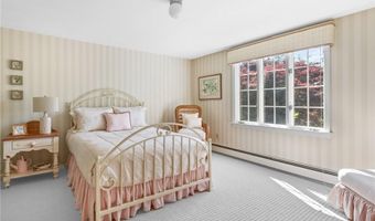 429 Woonsocket Hill Rd, North Smithfield, RI 02896
