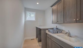 7337- A DICK WOODS Rd, Afton, VA 22920