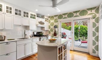 15 Cross St, Newport, RI 02840