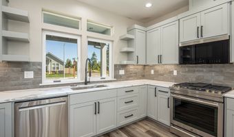 24934 WESTFIELD Ave, Veneta, OR 97487