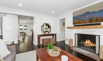 8 Glenwood Dr, Darien, CT 06820
