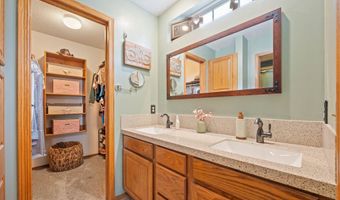 6167 E Quail Ridge Ct, Bel Aire, KS 67220