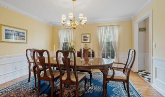17 Greyledge Dr, Albany, NY 12211