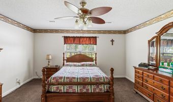634 Alapaha River Dr, Alapaha, GA 31622