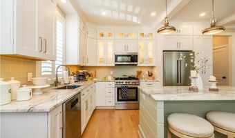 15 Castle St 9, East Greenwich, RI 02818