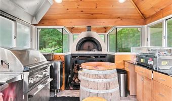 226 Tourtellot Hill Rd, Glocester, RI 02814