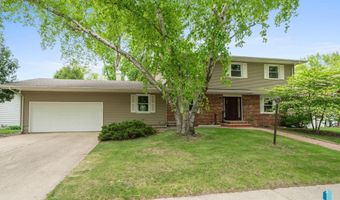 538 17th Ave S, Brookings, SD 57006
