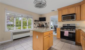 120 Bretton Woods Dr, Cranston, RI 02920