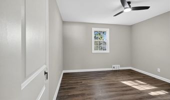 305 W 4TH Ave, Barrington, NJ 08007