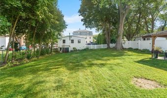 61 School St 2R, Lincoln, RI 02802
