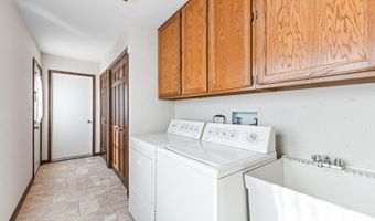 90 N Prairie Dr, Addison, IL 60101