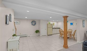 105 LYNN Cir, East Greenwich, RI 02818