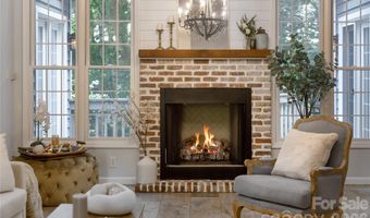 7 Oak Hollow Dr, Asheville, NC 28805