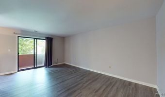 5 Southcreek Ct C, Amherst, NY 14051