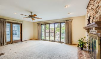 1410 W Lexington Dr, Arlington Heights, IL 60004