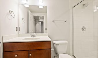 4089 S FOUR MILE RUN Dr 201, Arlington, VA 22204