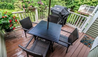18 Lawrence Ave 18, Danbury, CT 06810
