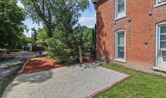 706 Grove St, Alton, IL 62002