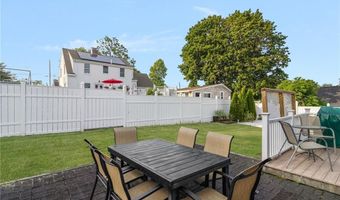 1 Adelaide Ave, Bristol, RI 02809