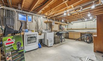 915 Carriage Dr, Algonquin, IL 60102