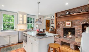 22 Brayton Rd, Smithfield, RI 02917