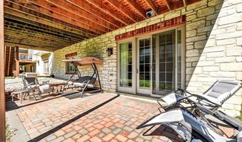 295 Meadowbrook Country Club Est, Ballwin, MO 63011