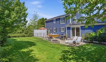 34 Brooks Farm Dr, Bristol, RI 02809