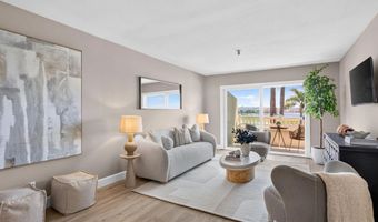 3991 Crown Point Dr 112, San Diego, CA 92109