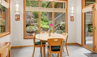 611 Forest St, Ashland, OR 97520