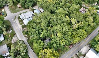 195 8Th St, Apalachicola, FL 32320
