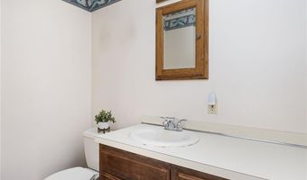 8 Meadow Ln, Coventry, RI 02816