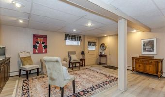 17 Woodview Dr, Cranston, RI 02920