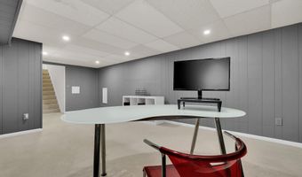 1701 GLASTONBERRY Rd, Potomac, MD 20854