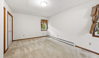 14 Colonial Ct, Cheshire, CT 06410