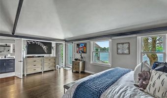 166 New Meadow Rd, Barrington, RI 02806