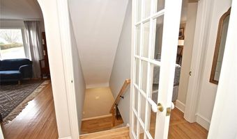 139 Coggeshall Ave, Newport, RI 02840