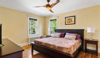 27 Cranston Ave, Newport, RI 02840