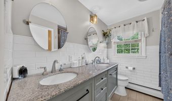7 Englewood Rd, Coventry, RI 02816