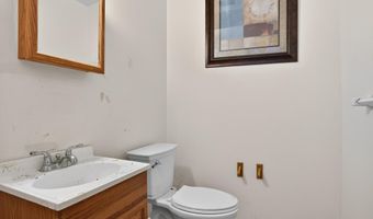 726 PLUMTREE Ln, Claymont, DE 19703