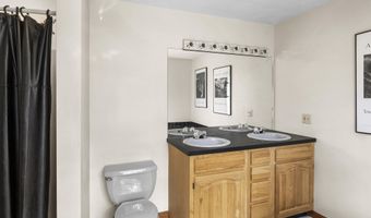 9 Maxwell Dr, Brookline, NH 03033