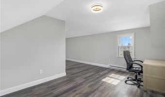 53 River Run Rd, Middletown, RI 02842